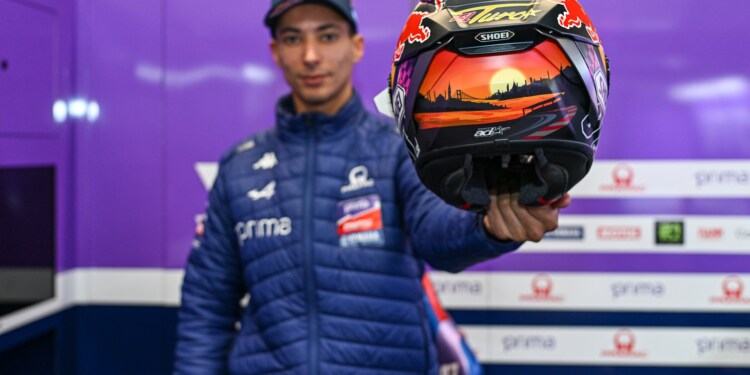 MotoGP 26: Toprak Razgatlioglu porterà la creatività dei fan in pista con un design unido del casco in Austria