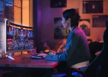 Il nuovo Philips Evnia 34M2C8600P combina la qualità visiva QD-OLED di quinta generazione con il gaming ultrawide a 280 Hz