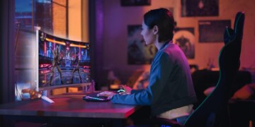 Il nuovo Philips Evnia 34M2C8600P combina la qualità visiva QD-OLED di quinta generazione con il gaming ultrawide a 280 Hz